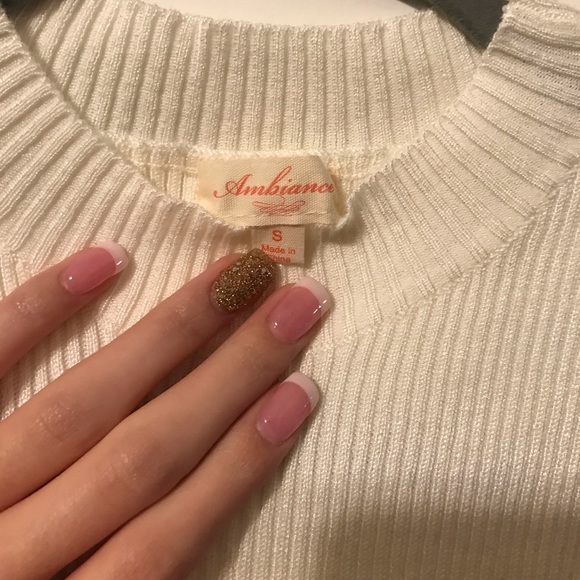 Cream Sleeveless Mock-Neck Blouse - Picture 3 of 3